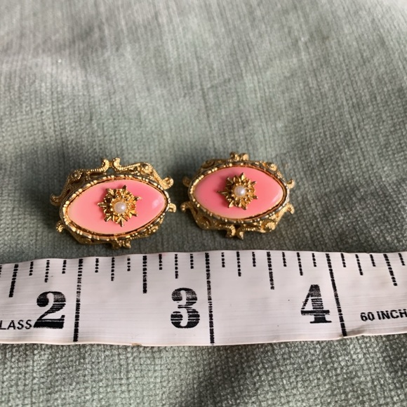 Vintage MOD earrings pink gold pearl enamel ornate clip on earrings - Picture 10 of 10